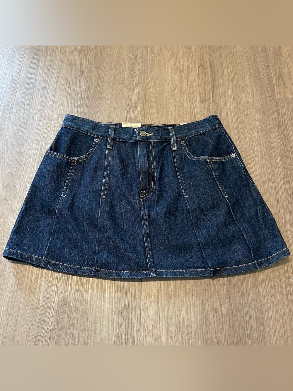 NWT Women’s Levi’s Pleated Skirt Size 30